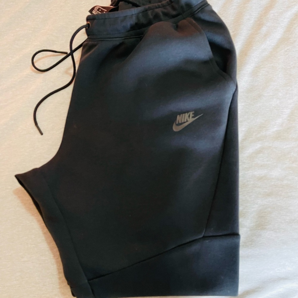 Nike Tech Fleece Joggers Black Men’s L